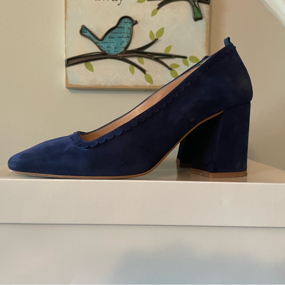 Navy court heels by Boden